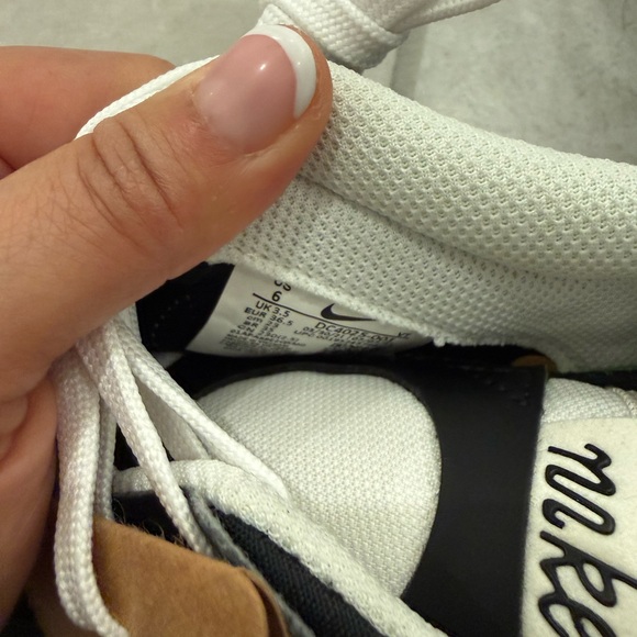 Women’s Nike Air- Max Pre Day in Black/ White - Size 6 - Picture 6 of 6